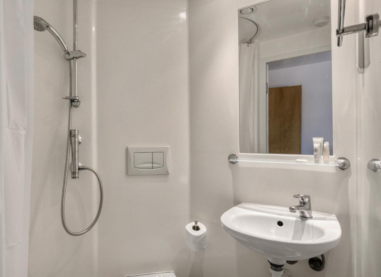 Bright & Central Room In Luton, Sleeps 2 Luton  Dış mekan fotoğraf